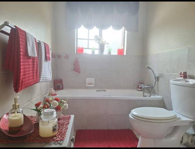 2 BEDROOM TOWNHOUSE FOR SALE IN DALVIEW